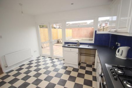 3 bedroom terraced house to rent - Photo 2