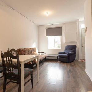 4 1/2 au deuxième étage près du métro Frontenac à louer - Photo 2