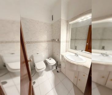 Room in a shared 4-bedroom apartment for rent in Lisbon. - Photo 6