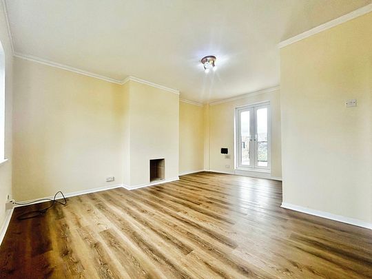 3 bed maisonette to rent in Hadrian Way, Stanwell, TW19 - Photo 1