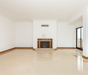 Cascais e Estoril, Lisbon 2750-368 - Photo 6