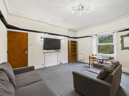 4 bedroom maisonette to rent - Photo 1