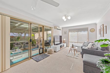 4 Ridgevale Drive, Helensvale QLD 4212 - House For Rent | Domain - Photo 2