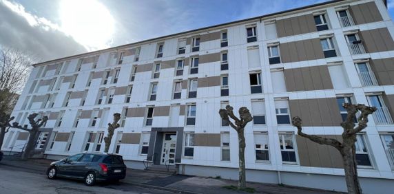 Location appartement T4 83.00m² à Reims (51100) Loyer CC * : 511.40 € Réf : ER.05140 - Photo 2