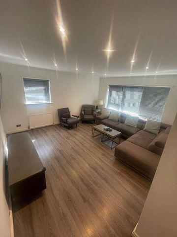 2 bedroom ground floor flat to rent - Photo 3