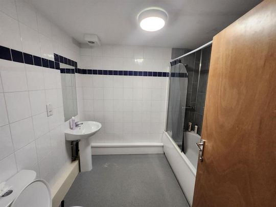 3 bedroom flat to rent - Photo 1