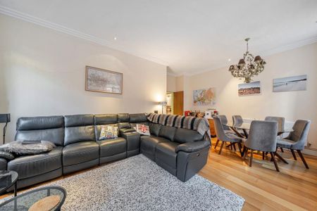 3 bedroom flat to rent - Photo 4