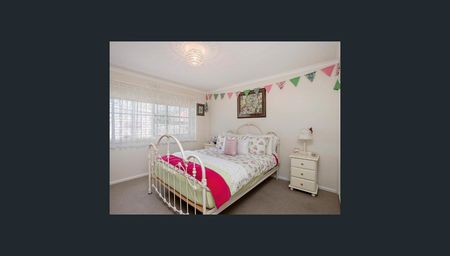Family Home in Prime Location - Photo 2