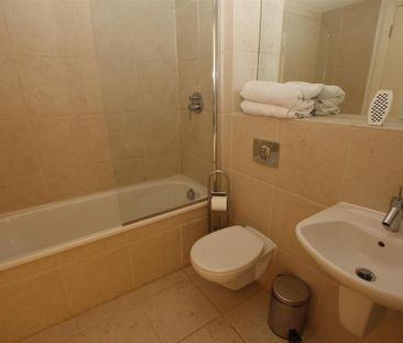 2 bedroom flat to rent - Photo 6