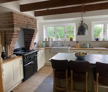 4 bedroom semi-detached house to rent - Photo 2