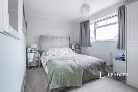 2 bedroom house to rent Bucklers Way, BH8 - Photo 3