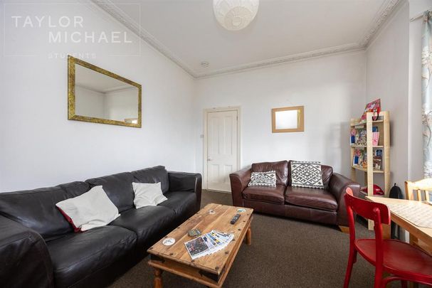 5 bedroom end of terrace house to rent - Photo 1