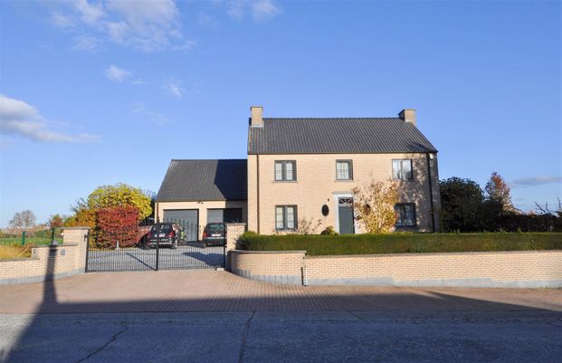 Villa met 5 slaapkamer, tuin en garage - Photo 1