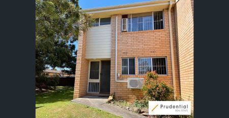 Low Maintenance Townhouse - Photo 3