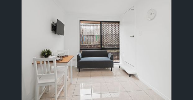 🏡 Private Rooms in rooming house / 2 Rooms for Rent / $310-$350 per week / Furnished / All utilities Included - Photo 1