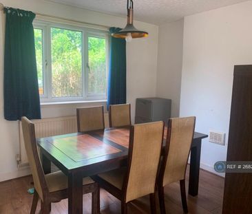 3 bedroom semi-detached house to rent - Photo 2