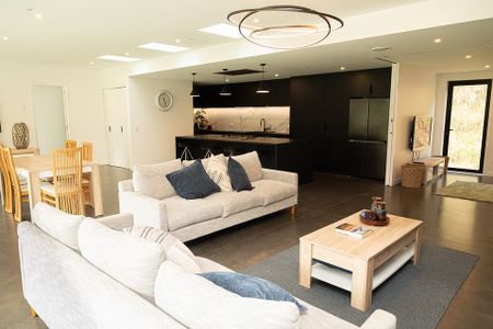 Luxury Countryside 3bdrm home moments from Karori - Photo 5
