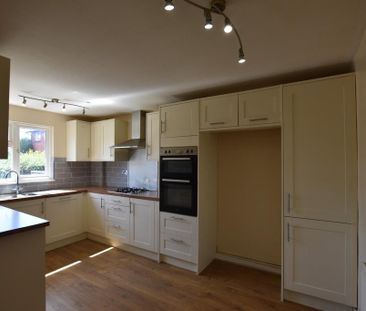 3 bedroom terraced house to rent - Photo 1
