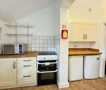 6 bedroom end of terrace house to rent - Photo 4