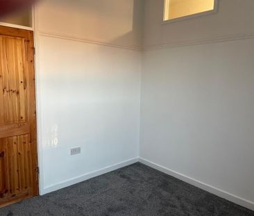 2 bedroom end of terrace house to rent - Photo 5