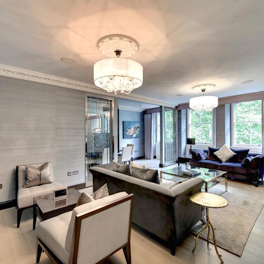 3 bed flat to rent in Rutland Gate, London, SW7 - Photo 1