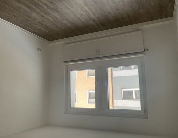 Top renovierte 2,5-Zimmer-Wohnung mit Balkon in ruhiger Lage - Foto 1