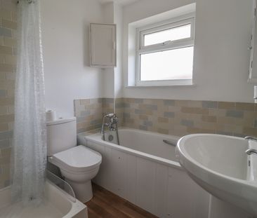 Well-proportioned three-bedroom semi-detached home - Photo 6