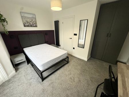 1 Bedroom Shared House - Photo 2