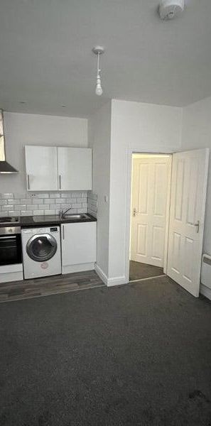 Studio to rent - Photo 2