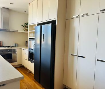 Stylishly Appointed - Fully Equipped One-Bedroom Apartment in the H... - Photo 6