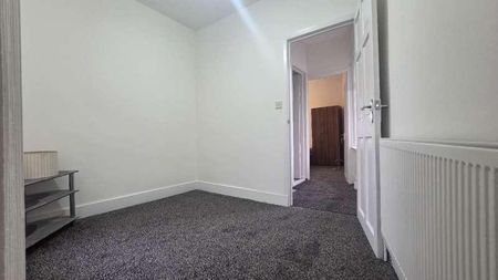 Wolsey Avenue, East Ham, E6 - Photo 5