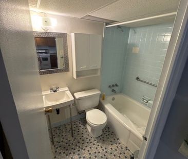 420 Parkdale Ave - Photo 3