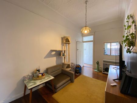 2 Bedroom With Backyard - Enter Via Flora Street - Photo 5