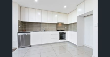 Spacious Stylish Apartment with Stunning City Views! - Photo 5