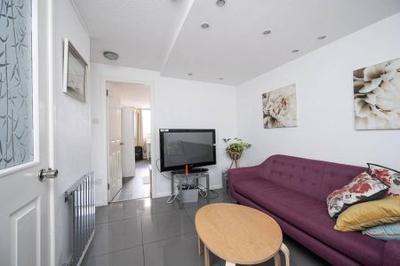 3 bedroom flat to rent - Photo 2