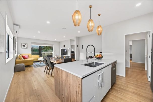 Pakuranga, House and Self-contained flat - Photo 1