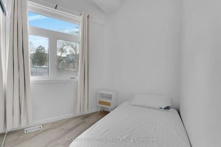 66 Silverthorn Avenue #Upper - Photo 2