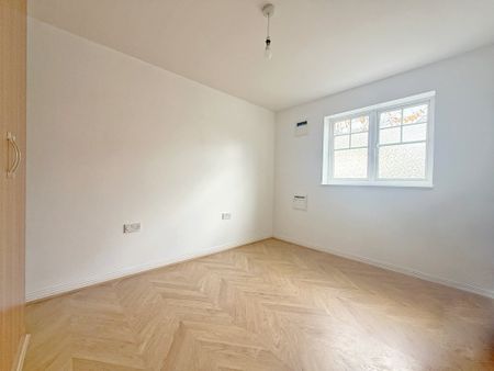 Perkin Close, TW3, Hounslow - Photo 2