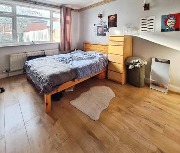 4 bedroom semi-detached house to rent - Photo 3