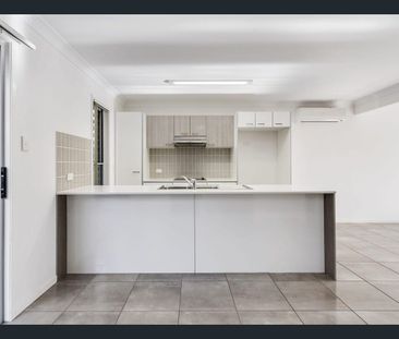 Modern Living Meets Ultimate Convenience - Photo 2