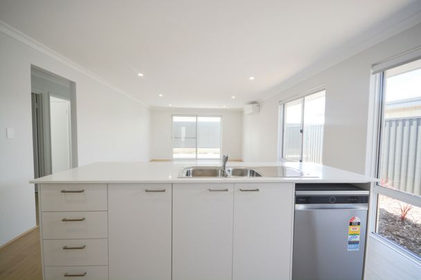 Brand New Home in Coastal Madora Bay! - Photo 1