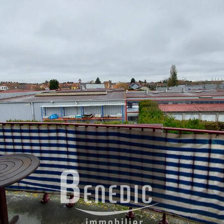 Studio avec balcon - proche lycée technique et zone commerciale - Photo 4