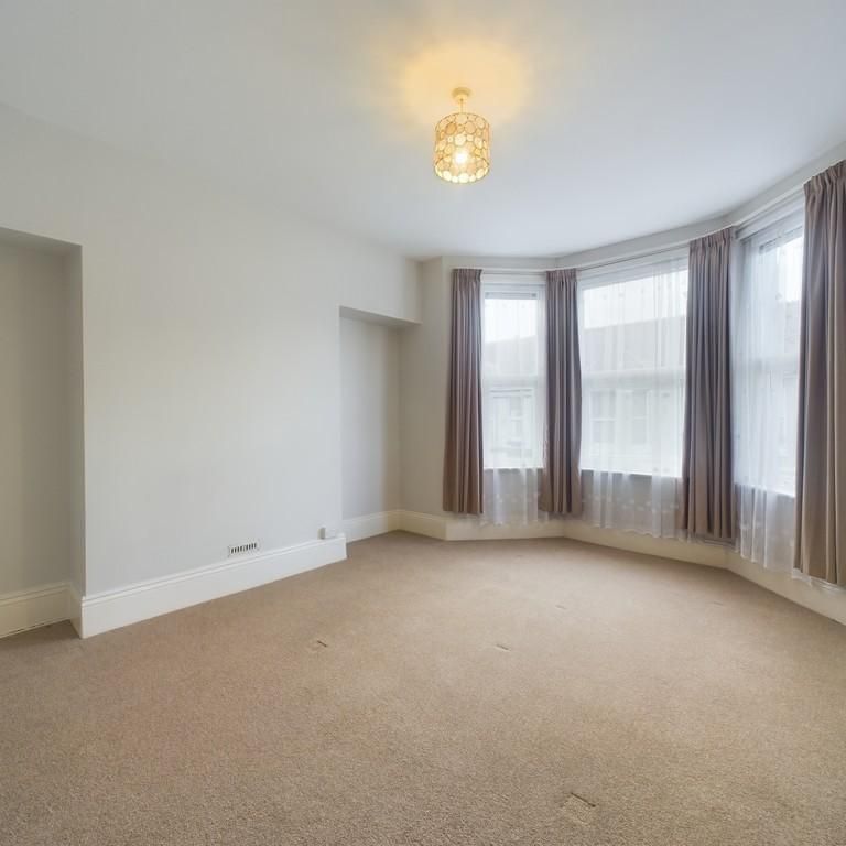 3 bedroom flat to rent - Photo 1