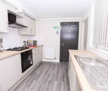 5 bedroom House To Let Total Size: 1098 SQ FT - Photo 5