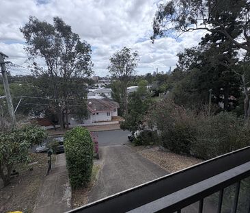 Recently Refurbished 4-Bedroom Duplex with Park & City Views, Your ... - Photo 6