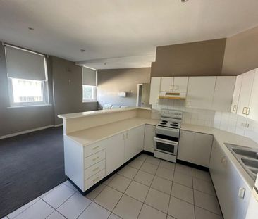 ✨ Charming Heritage Apartment in the Heart of Newcastle ✨ - Photo 4