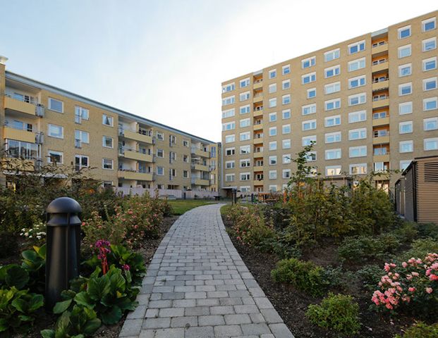 Östra Åsgatan, Eskilstuna - Photo 1
