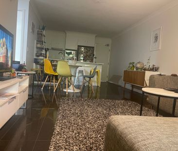 Holland Park - Photo 1