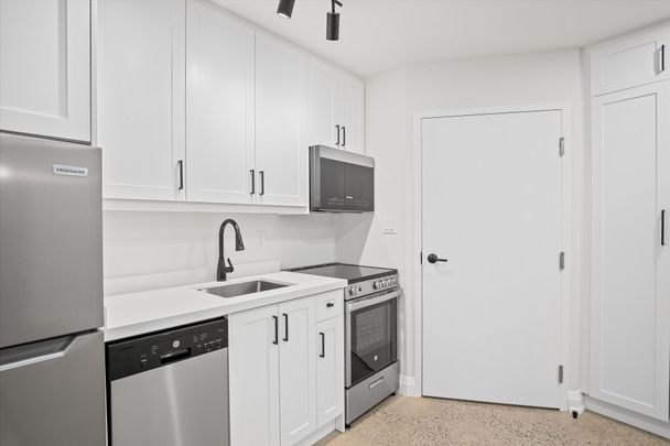 For Lease - 2563 Dundas Street Unit# #6, Toronto, Ontario - Photo 1