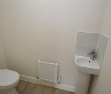 3 bedroom House To Let - Photo 6